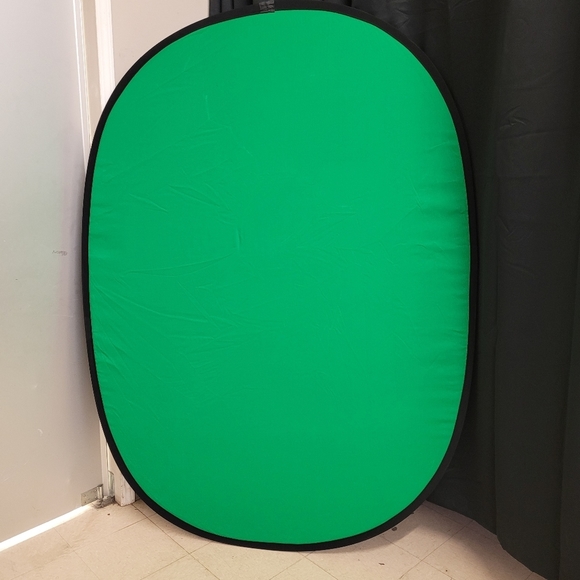 Photography Backdrop with 4 colors. Measures 6ft x 5ft. - Picture 3 of 4